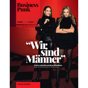 Zwei Frauen in schwarzer Kleidung vor rotem Hintergrund mit Texten zu Business Punk und dem Zitat 'Wir sind Männer'